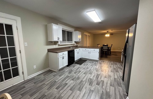 Normal House | Spacious Family Home in Madison, Enjoy Long-Term Stays!