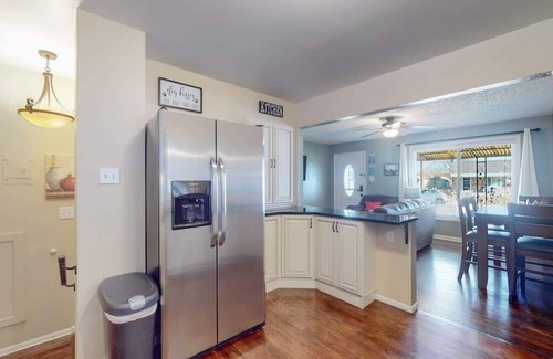 Twin Lakes House | Spacious Family Home, King Beds Large Yard and Fun