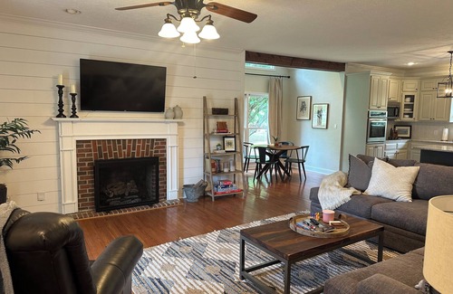 Gadsden House | Spacious family home minutes from public boat launch, shopping and hospitals.
