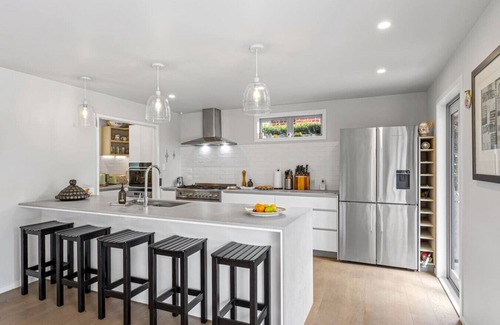 Auckland Apartment | Spacious family home in Meadowbank