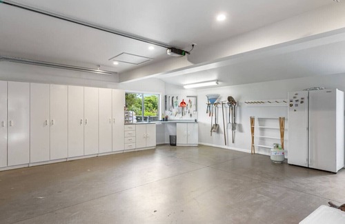 Auckland Apartment | Spacious family home in Meadowbank