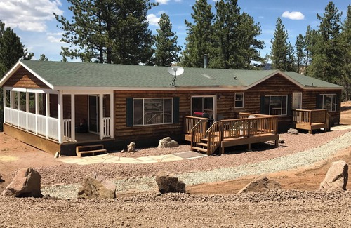 Florissant House | Spacious family home just waiting for you & yours to begin your next adventures