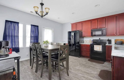 Park Duvalle House | Spacious Family Home | Churchill Downs & Downtown!