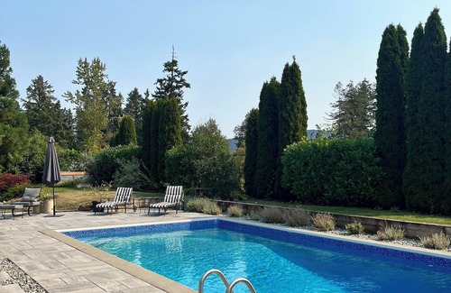 Duncan House | Spacious Family Home with In Ground Pool in the Cowichan Valley