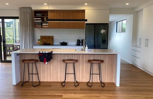 Kinloch House | Spacious family home with native bush views