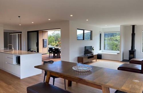 Kinloch House | Spacious family home with native bush views