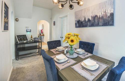 Downtown House | Spacious Family Home with Yard in Dtwn Hampton!