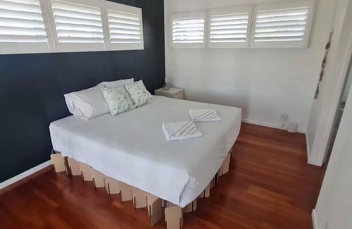Nikenbah House | Spacious Family House with Panoramic Ocean Views