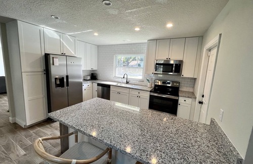 Longwood House | Spacious Family House with Private Pool in Central Florida