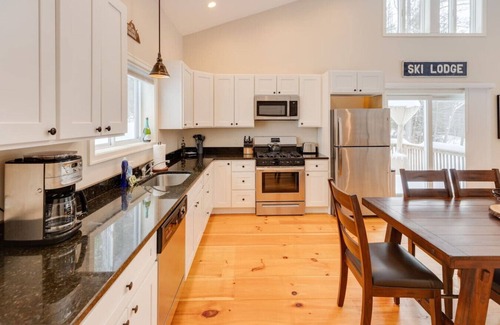 Thornton Apartment | Spacious Family House in the White Mountains! 2 Fireplaces!