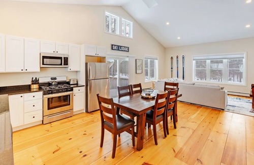 Thornton Apartment | Spacious Family House in the White Mountains! 2 Fireplaces!
