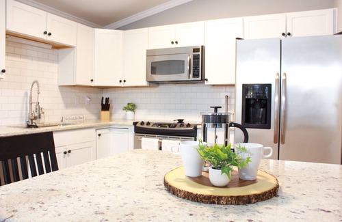Charlotte House | ♥Spacious Family Oasis ~ 5★ Location ~ ♛Royal Beds