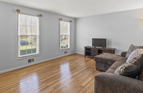 Greece House | Spacious Family Oasis! 4bed 2.5ba