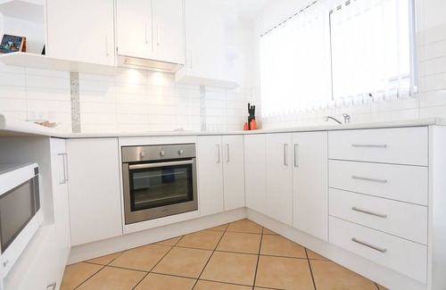 Mildura Central Business District Apartment | Spacious, family & pet friendly, Lovely Courtyard, Central Location, Free Wi Fi