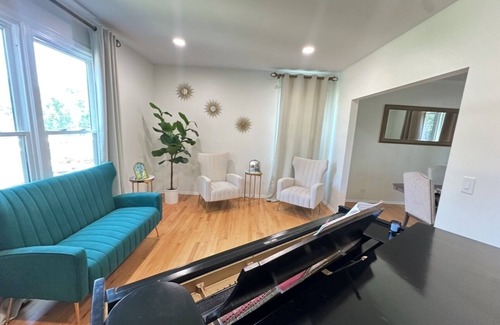 Vernon Hills House | Spacious Family Retreat 4BR/3.5BA