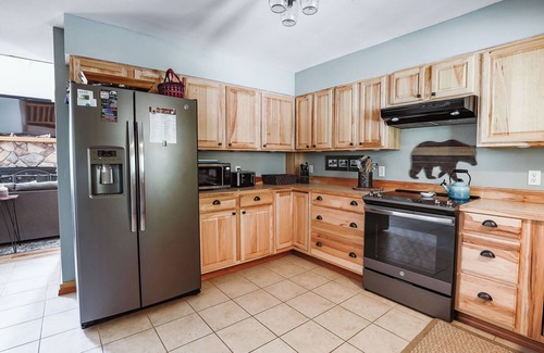 Priest River Cabin | Spacious Family Retreat Cabin w/3 Beds in Nature Oasis + Close to Lake