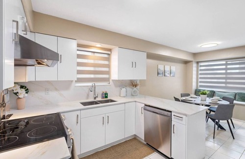 Marpole House | Spacious Family Retreat Central to YVR & Downtown