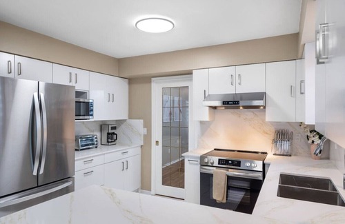 Marpole House | Spacious Family Retreat Central to YVR & Downtown