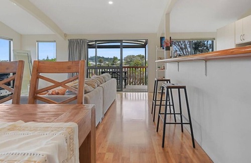 Greenlane - Ellerslie House | Spacious Family Retreat in City | Wifi & Parking