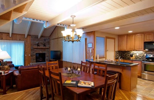 Tennis Village Condo | Spacious Family Retreat with A/C Comfort & Fireplace