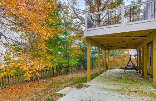 Lake Ridge House | Spacious Family Retreat Near DC Ideal For Groups!