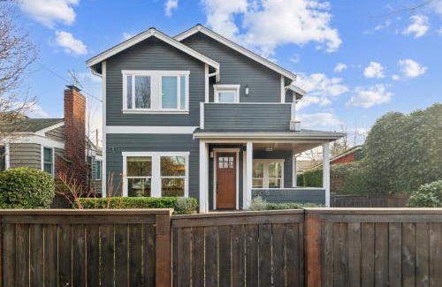 Georgetown House | Spacious Family Retreat - Media Room & Patio home