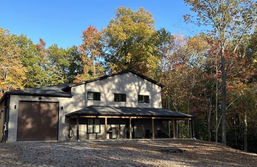 Corbin House | Spacious Family Retreat on Laurel Lake. 5mins from Grove Marina.