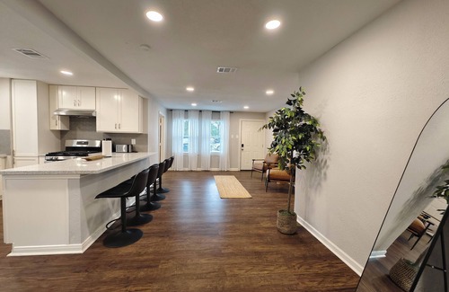 Foster Place House | Spacious Family Retreat – 2 King Suites, Pool Table, & Backyard Oasis