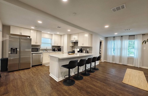Foster Place House | Spacious Family Retreat – 2 King Suites, Pool Table, & Backyard Oasis