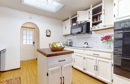 Bonanza House | Spacious family retreat close to park, with WiFi, central AC, W/D, work space