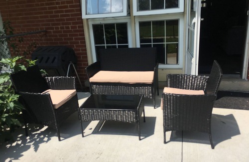 London House | Spacious Family Sized Townhouse with Fireplace, Patio , Parking