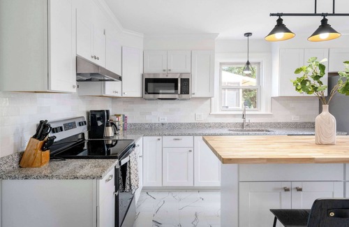 Locust Grove House | Spacious Family Home — Walkable to Downtown + Pet Friendly!