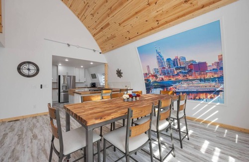 Millersville House | Spacious Family Retreat/N. Nashville. Best Blend of comfort & Nashville vibes.