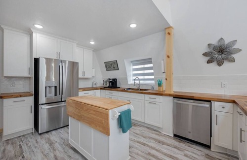 Millersville House | Spacious Family Retreat/N. Nashville. Best Blend of comfort & Nashville vibes.