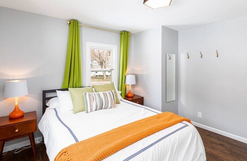 Lake Orion House | Spacious Family Rental near Great Lakes Crossing