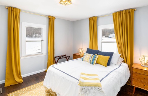 Lake Orion House | Spacious Family Rental near Great Lakes Crossing