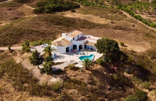 Conceicao Villa | Spacious Family Villa. 3 beds/Private Pool. WiFi , air con ,Panoramic Views