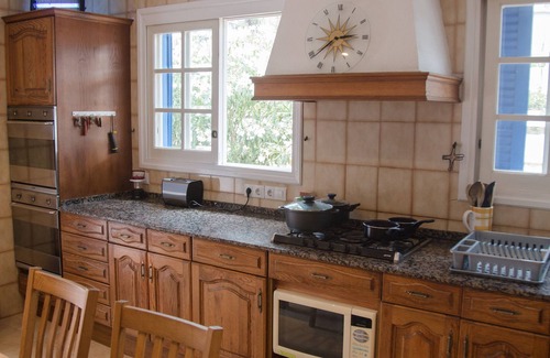 La Canyada dels Pins Villa | Spacious Family Villa in Quiet Valencia Suburb - License VT-36034-V