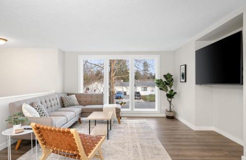 Hayden House | Spacious Family Villa only 13 mi from Silverwood