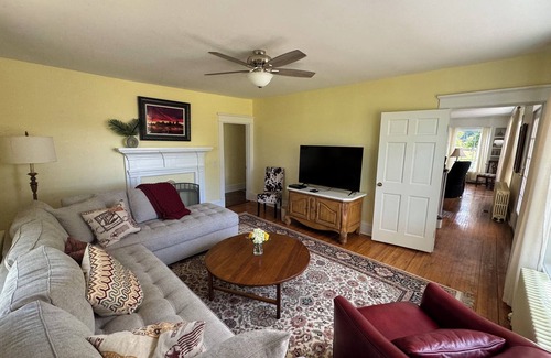 Hood Other | Spacious farm home w/cattle, near wineries. Perfect escape for lg groups