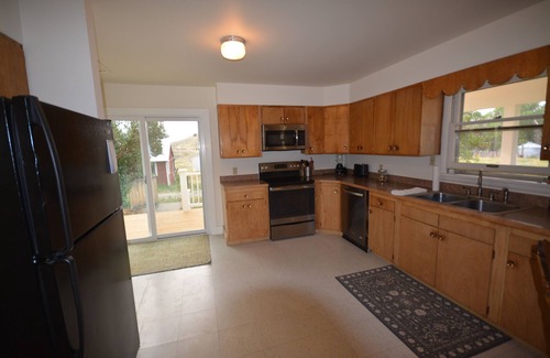 Emigrant House | Spacious Farm House on the working historic Story Ranch, private river access