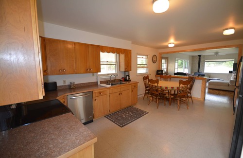 Emigrant House | Spacious Farm House on the working historic Story Ranch, private river access