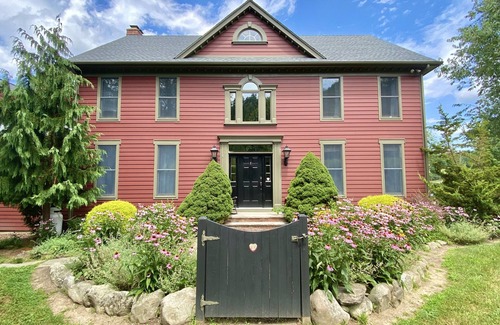Warwick House | Spacious Farm House on the Lake - 1 Hour from NYC