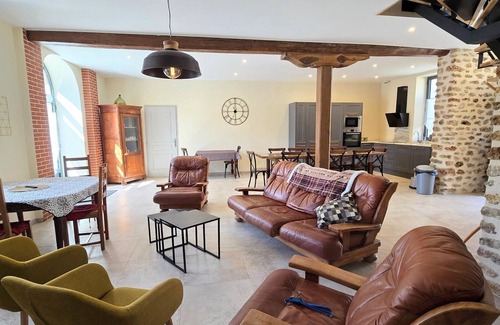 Mareil-le-Guyon Cottage | Spacious Farmhouse Retreat: 5BR, Modern Kitchen, Near Versailles, Normandie, with Internet & Parking