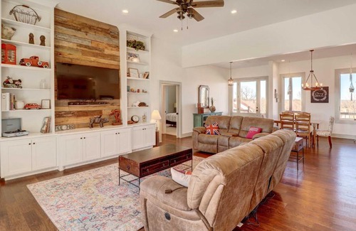 Harrison House | Spacious Farmhouse Near Hikes and Waterfalls