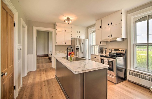 Janesville House | Spacious Farmhouse on 200 Acres Along the River
