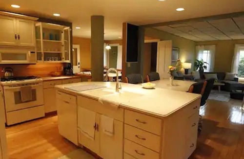 Niobe Other | Spacious farmhouse with a hottub!