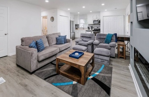 Charlotte House | Spacious|Firepit|Fillmore |Family|Pets|Work Ready