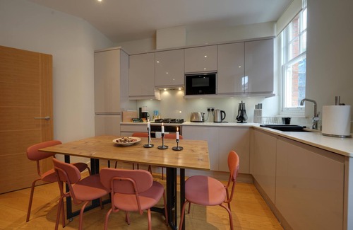 Shoreditch Apartment | Spacious first-floor apartment with lift access on Great Titchfield Street. Sleeps 18 with 3 bedrooms, 3 living rooms, 3 kitchens, and 3 bathrooms. Steps from Oxford Street and Soho.