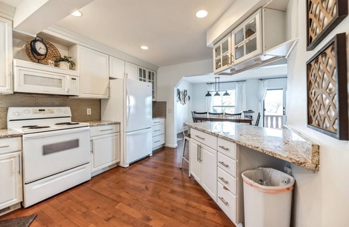 North Webster House | Spacious FiveStar Lakefront Retreat-4BR/4BA w/HotTub,GameRoom, FirePit, SUP